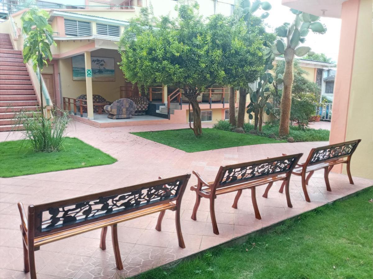 Hotel Palmeras Galapagos Puerto Ayora  Eksteriør billede